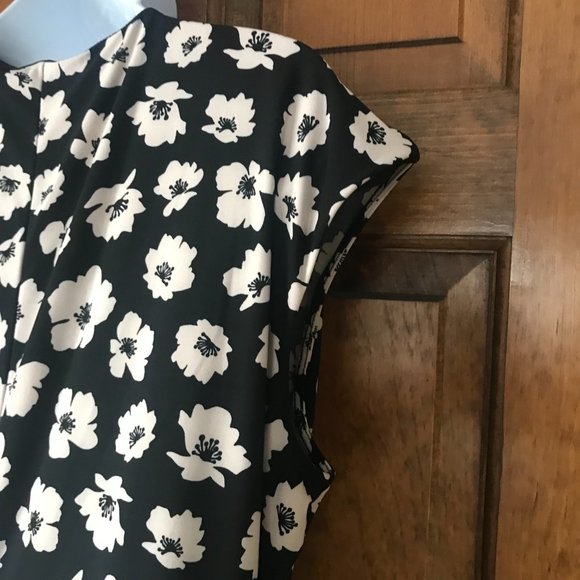 NWT Anne Klein Black w/Ivory Scattered Flowers Deep V Dress Size 14 - Picture 14 of 15